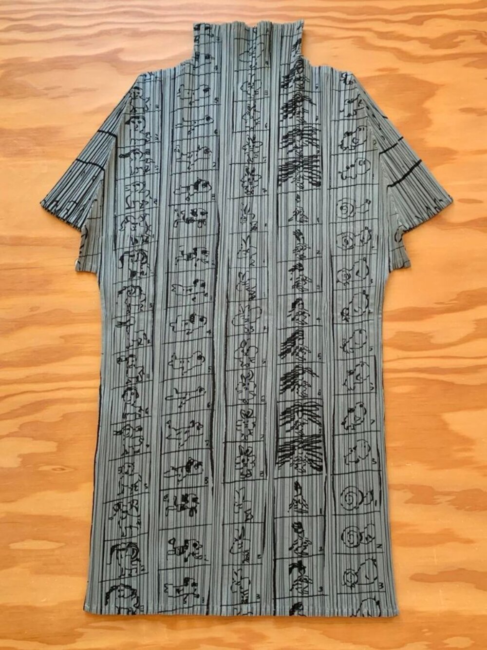 Issey Miyake Pleats Please Cartoon Mockneck Short Sleeved Top Grey JP4 - Picture 6 of 7
